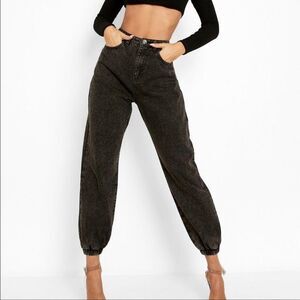 NWT Boohoo Black Denim Elastic Cuff Jogger Jeans, Size 2